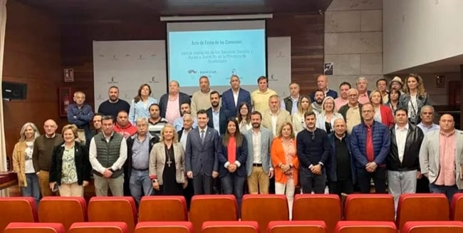 Almoguera firma convenio bienestar social jccm 